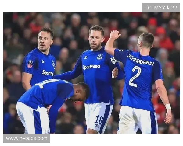 从历史荣耀到英超坚守埃弗顿俱乐部的传承与复兴之路探索未来方向